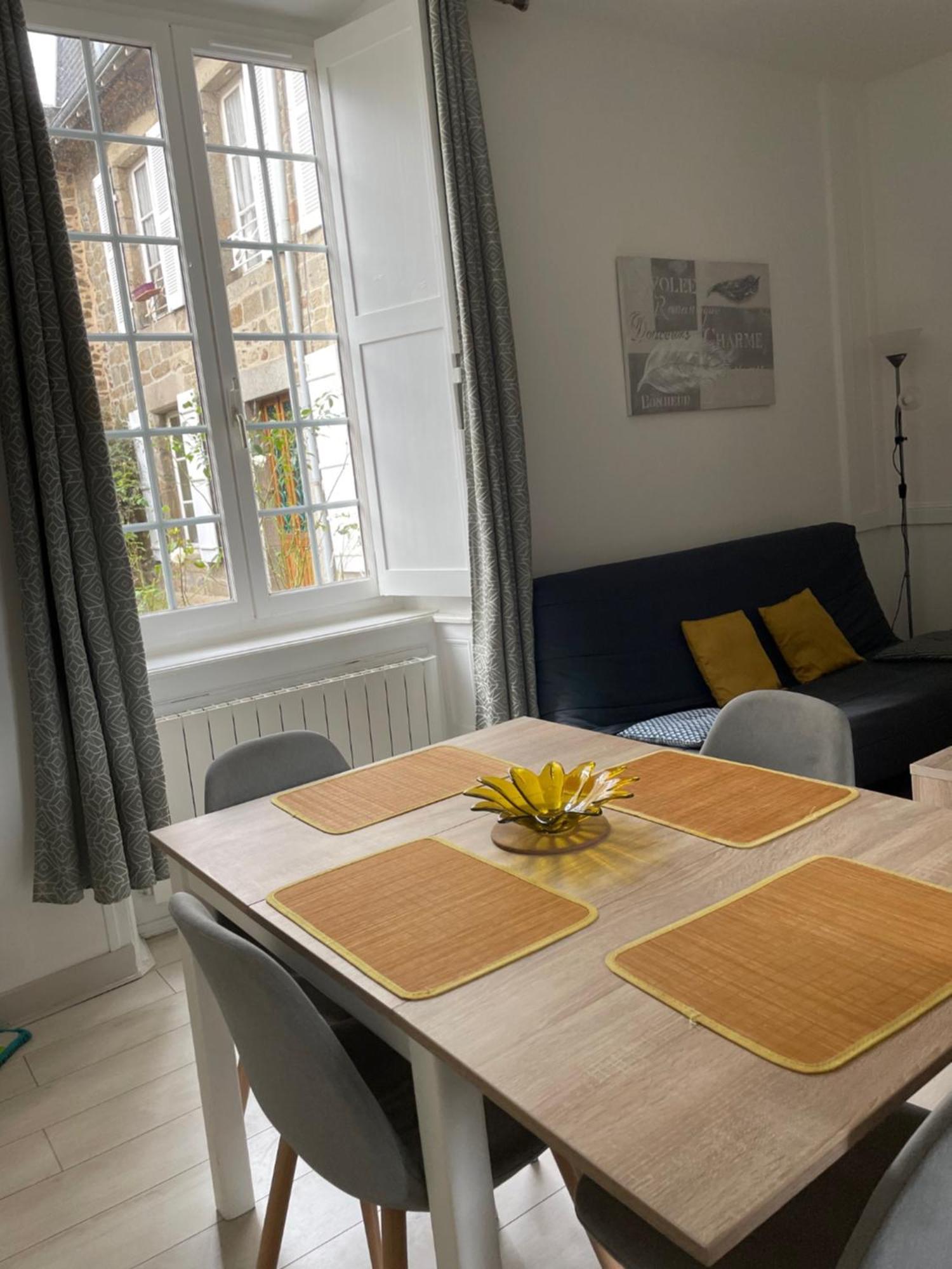 Charmant Appartement T2 Plein Centre Ville 쎙브히육 외부 사진